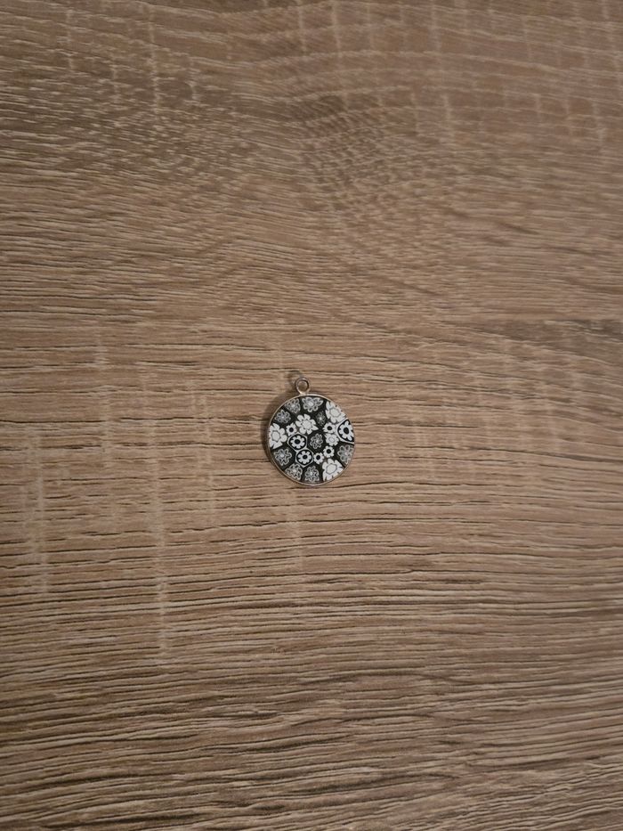 Pendentif Murano noir et blanc avec bord en argent - photo numéro 3