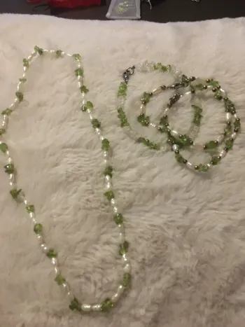 Collier et 3 bracelets