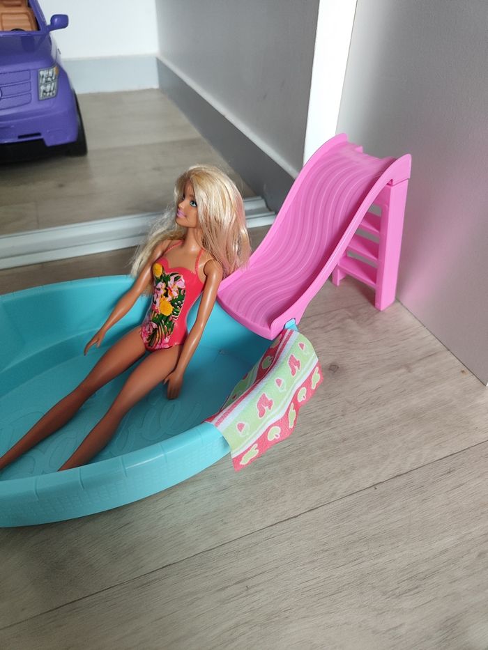 Barbie a la piscine - photo numéro 2