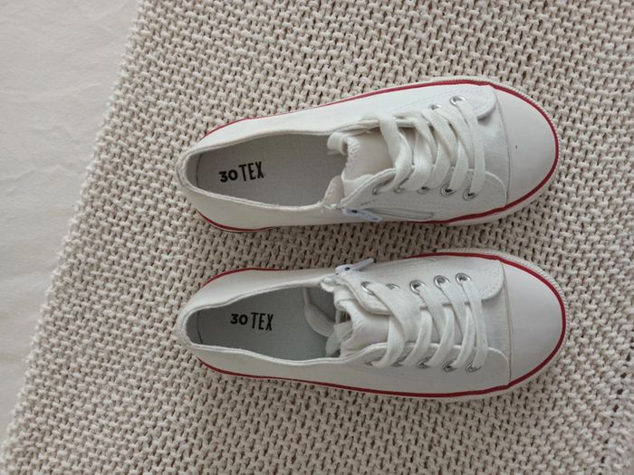 Paire de tennis blanches mixtes zippées 30 neuves - photo numéro 2