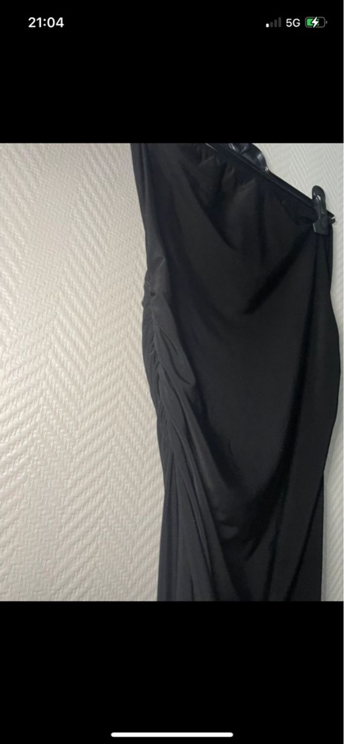 Robe bandeau noire, Kourtney Kardashian Baker - photo numéro 3