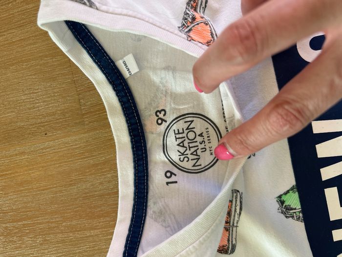 T-shirt garçon New York avec converses Taille 134-140 cm - photo numéro 2