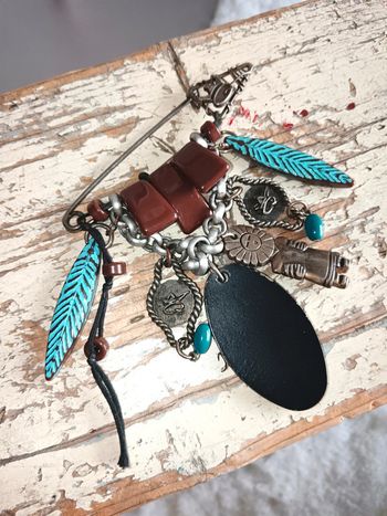 Broche épingle | Save The Queen