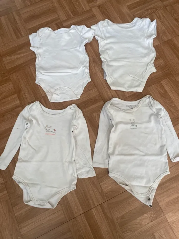 Lot de 4 body blanc taille 18 mois In Extenso