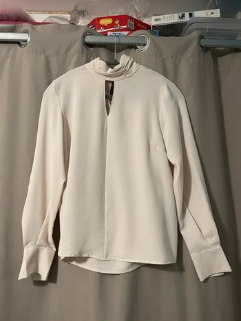 Blouse manche longues et col montant beige