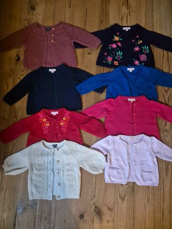 Lot de 8 gilets pour bébé fille