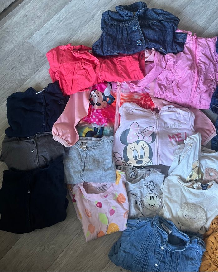 Lot de 48  articles de vêtements fille 24 mois - photo numéro 4