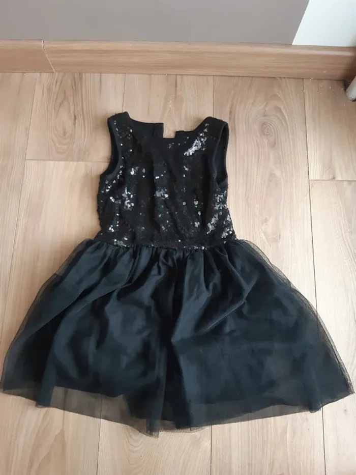 Robe tulle strass sequins brillante soirée