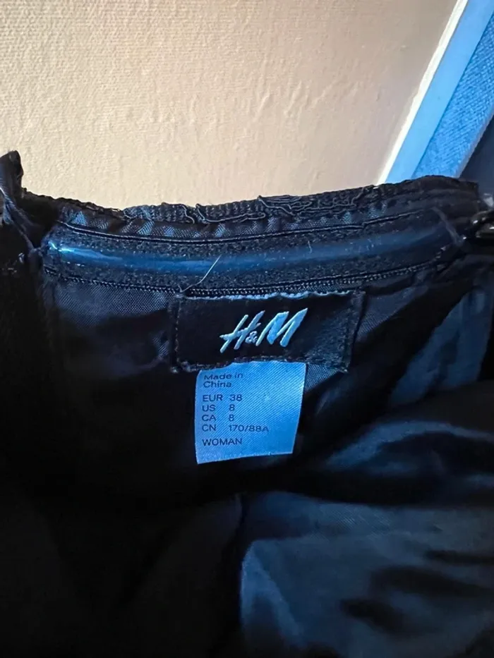 Robe noire bustier avec dentelle h et m T38 - photo numéro 5
