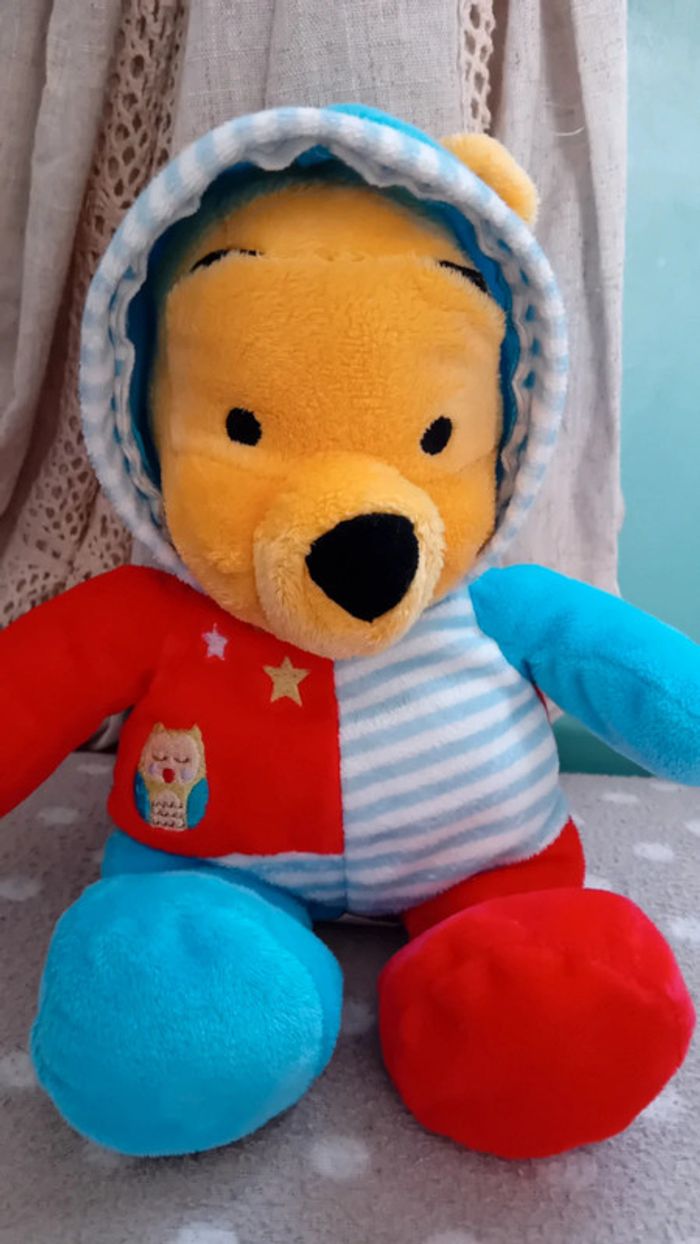 Peluche Winnie l'ourson en pyjama - photo numéro 2
