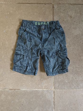 Short Esprit taille 122 (7ans)