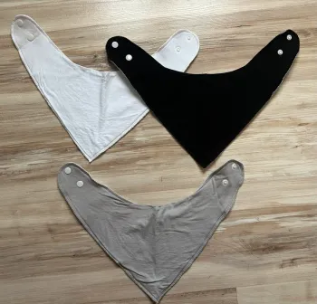 3 bavoirs bandanas neufs
