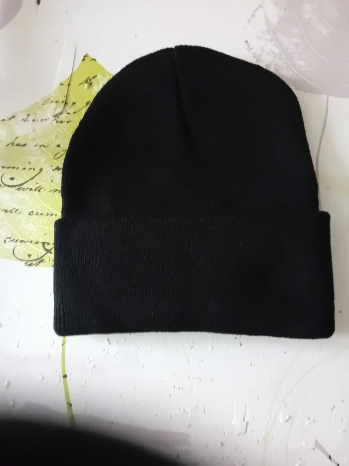 Bonnet  neuf  5 euros  l un - photo numéro 2