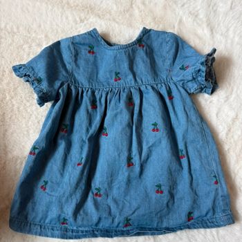 Robe en jean avec cerise