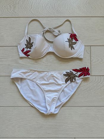 Maillot de bain Darjeeling 2 pièces blanc et fleurs roses et marrons
