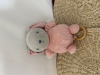 Doudou Peluche musicale lapin Simba Toys Kiabi rose gris blanc étoiles