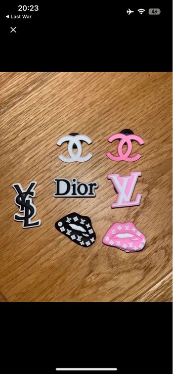 Lot 6 pin’s pour crocs 