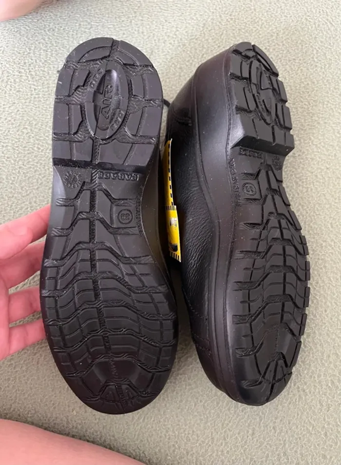 Chaussure de sécurité taille 38 neuve - photo numéro 3