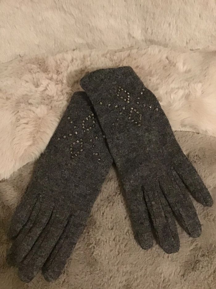 Paire de gant en laine 70% et angora 10% gris avec strass taille 7 (0124) - photo numéro 2
