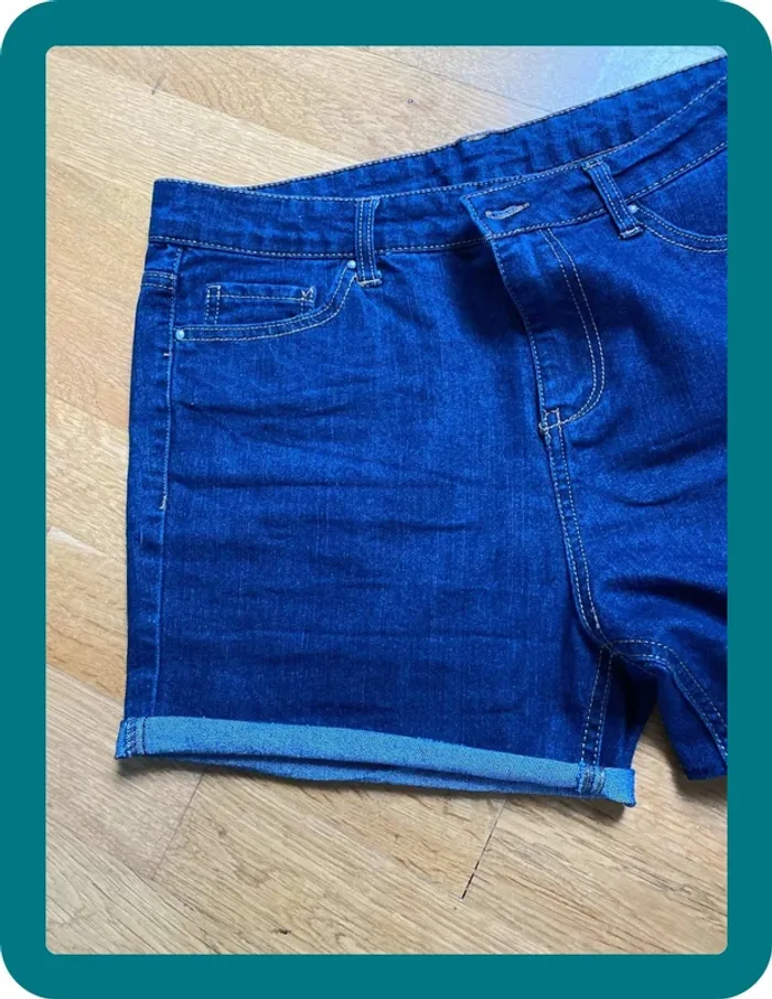 Jeans coupé en short, taille 42 - photo numéro 4