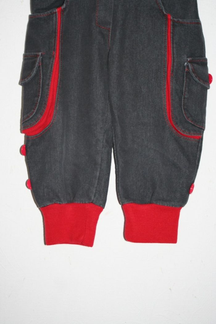 Pantalon gris foncé et rouge, taille 6 ans - photo numéro 3