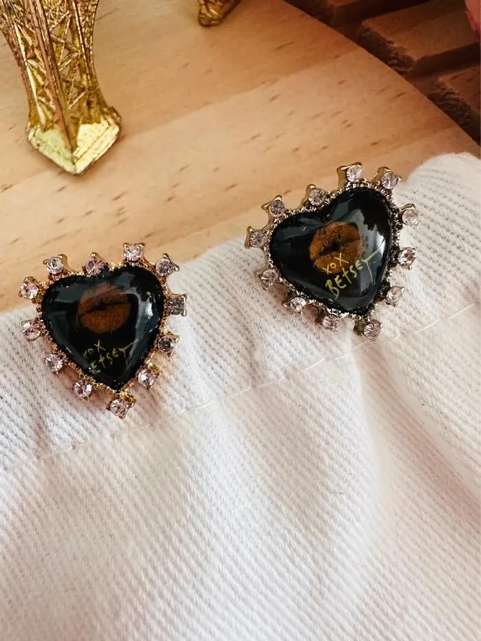 👄Boucles d’oreilles cœur noir strass Betsey Johnson – modèle rare XOX - photo numéro 4