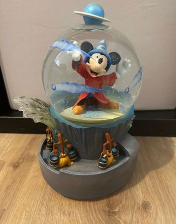 Snowglobe Mickey