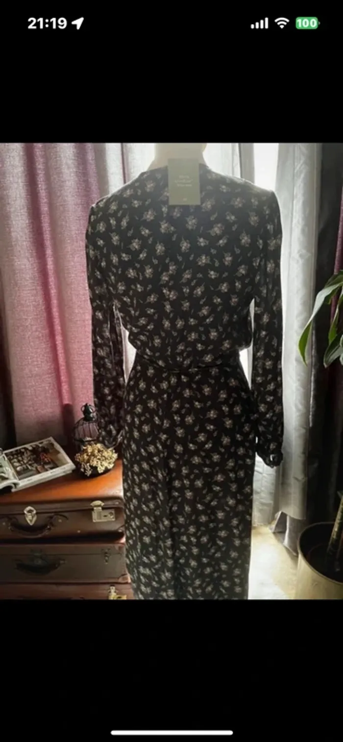 Jolie Robe noir à petites fleurs, taille S (taille grand) , Neuf - H&M - photo numéro 11
