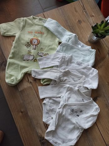 Lot pyjama et 4 bodys naissance mixte