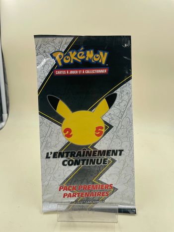 Carte Pokémon L’entraînement continue 25 ans Pack Premiers Partenaires grand format neuf