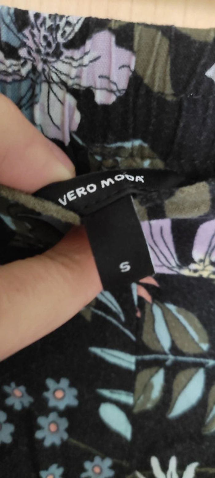 Pantalon fin fleuri vero moda taille small - photo numéro 2