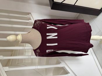 Blouse manches longues Pink Victoria's Secret bordeaux et écriture blanche
