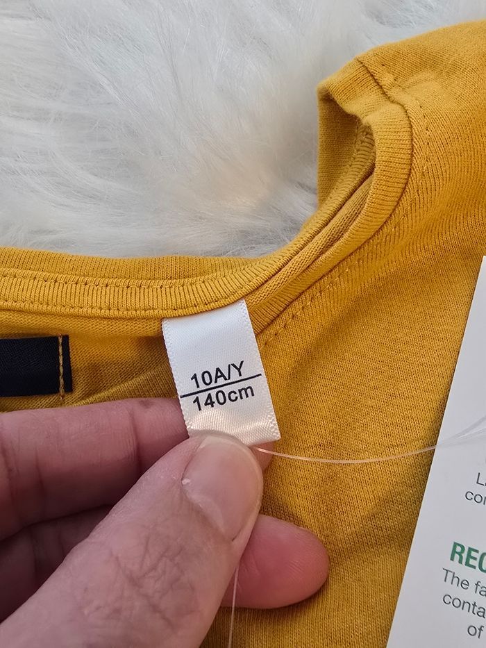 Neuf (non porté) 🏷🌺⚘️teeshirt ML  10 ans fille 🩷🩷🩷🩷 - photo numéro 4