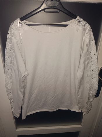 Pull blanc avec manche en dentelle taille xl
