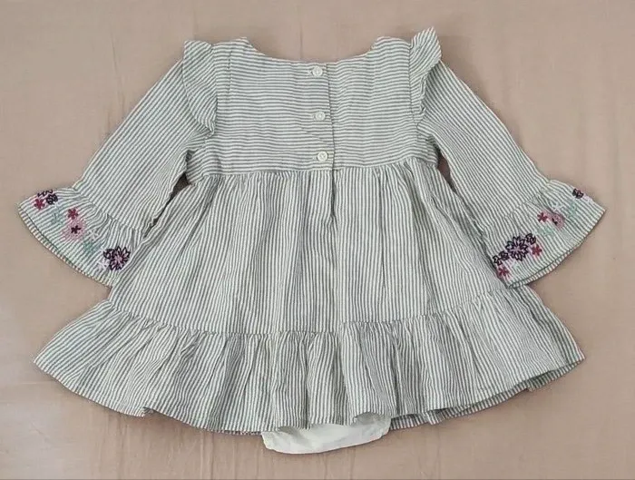 Jolie robe bébé fille neuve - photo numéro 4