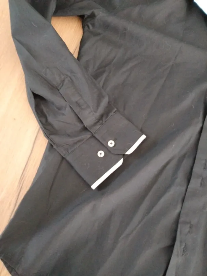 Chemise noire - photo numéro 2