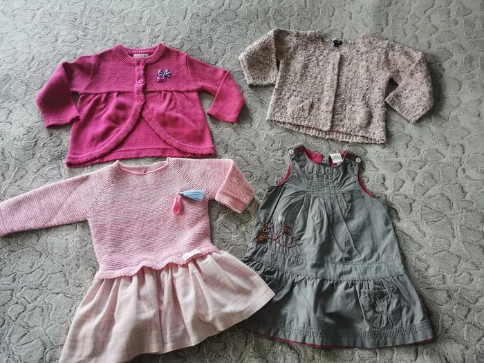 Robes et gilets bébé 18 mois lot de 4 habits roses