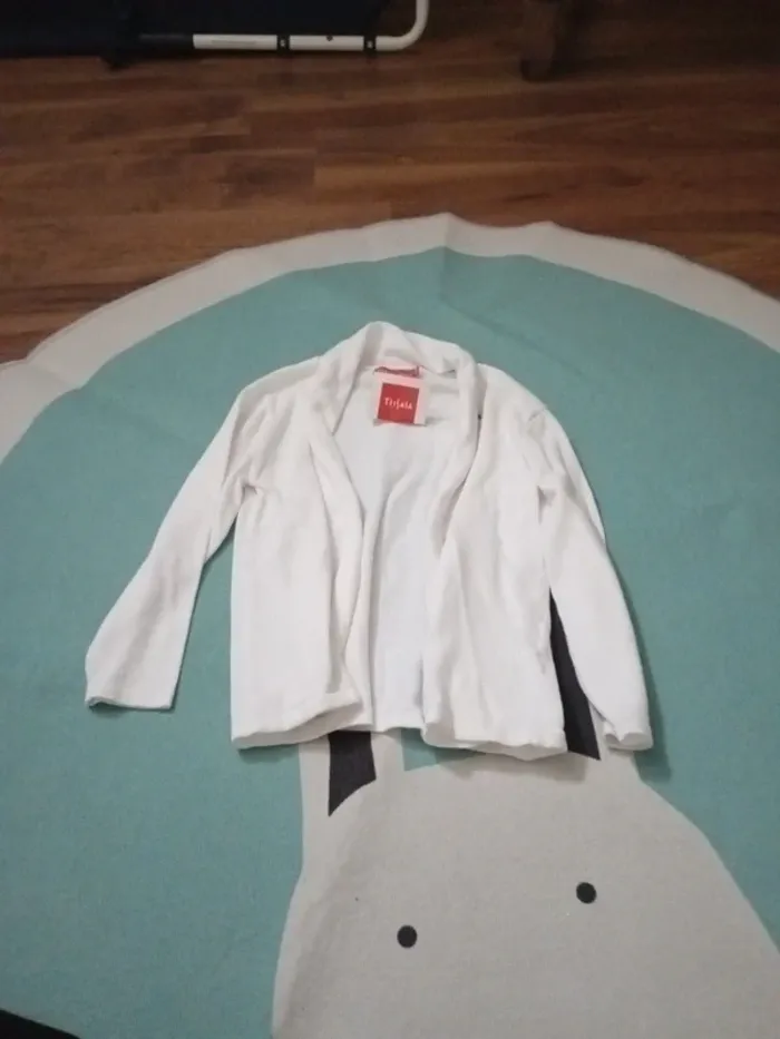 Gilet blanc neuf 3 ans