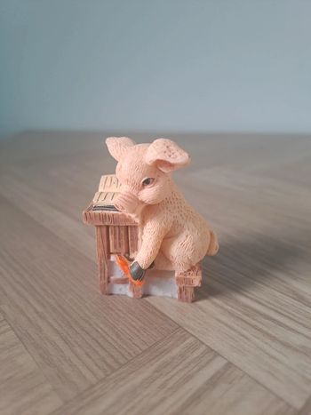 Figurine cochon écolier