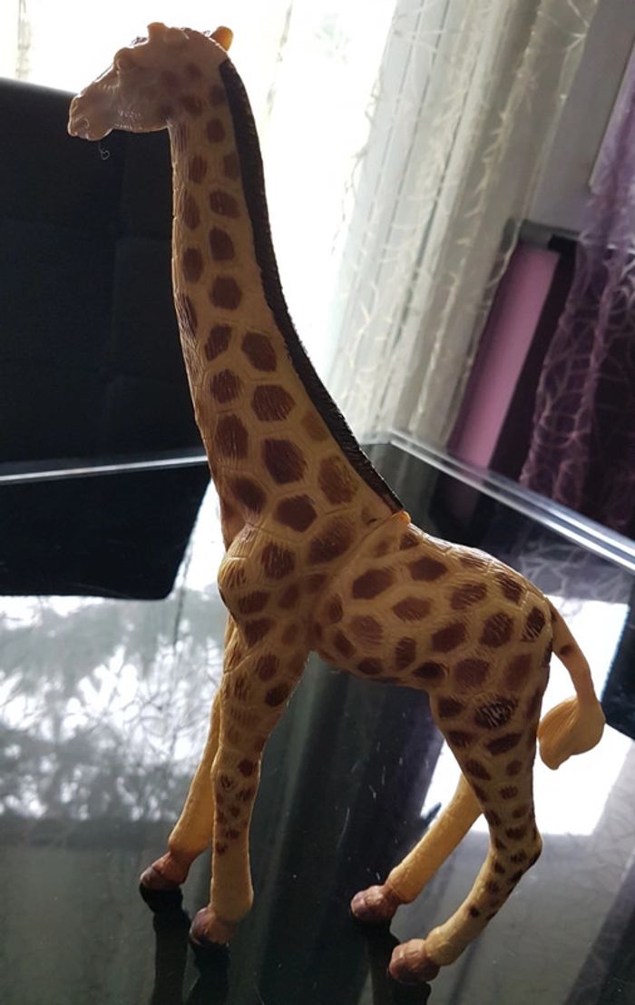 Figurine girafe taille 30 cm en très bon état - photo numéro 5