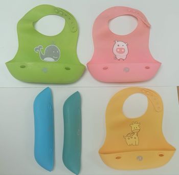5 bavoirs silicone 100% souple avec fermoir