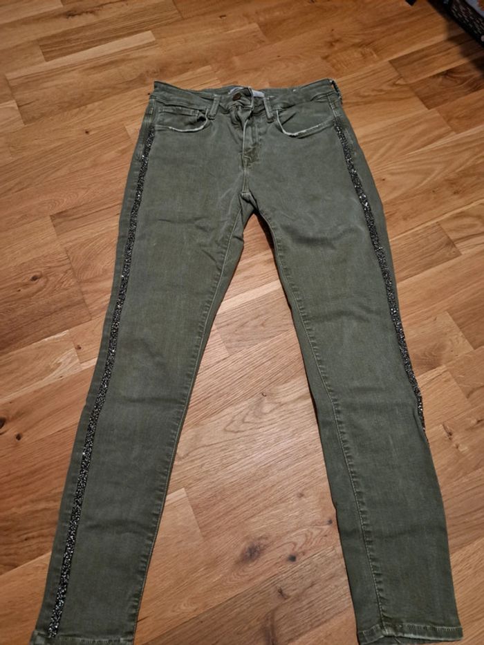 Pantalon Zara basic kaki taille 38 bords strass
