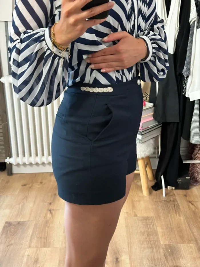 Short Naf Naf bleu marine taille 36 - photo numéro 2