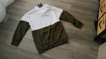 Sweat à capuche blanc et kaki