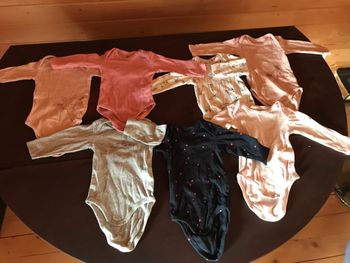 Lot bodies très bon état 6mois