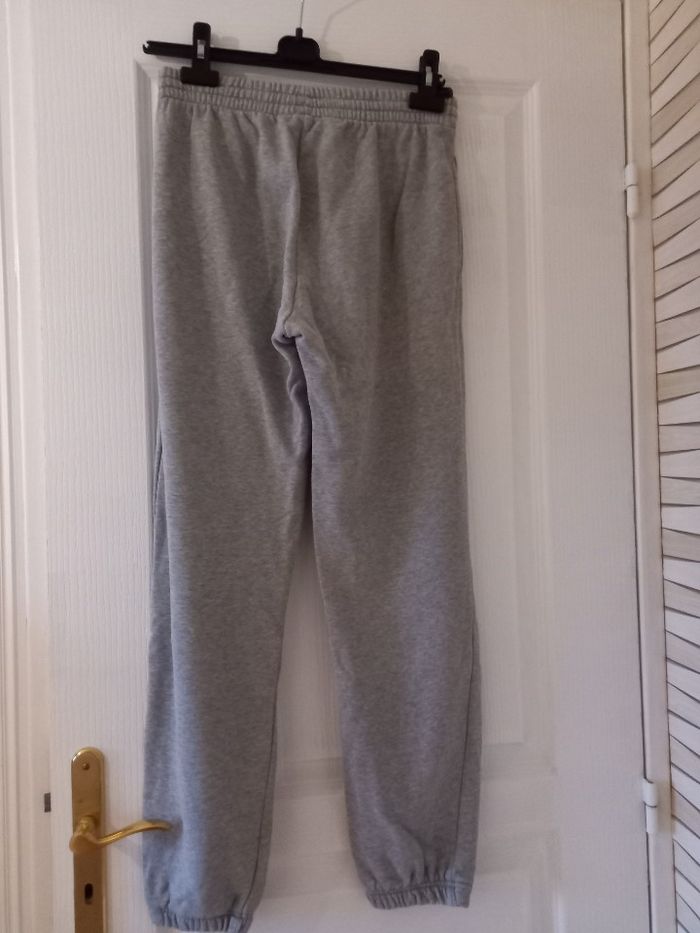 Pantalon de jogging gris marque Adidas taille 14 ans - photo numéro 2