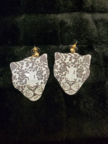 Boucles d'oreilles léopard noires et blanches