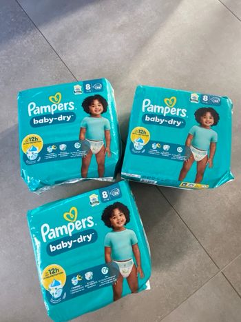 Lot de trois paquets de couches Pampers taille 8