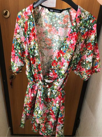 Petite robe fleurie taille S  de Zara