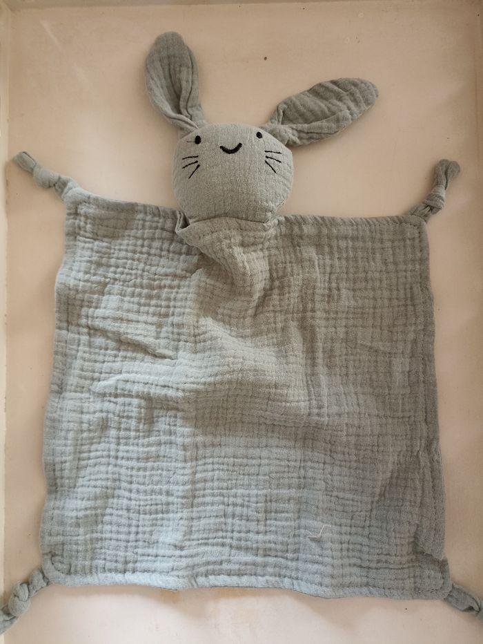 Doudou lapin gaze de coton - photo numéro 4